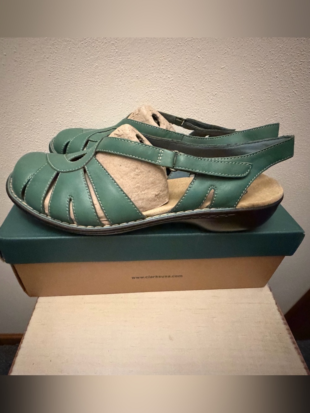 Clarks Women’s Green Leather Slingback Sandals with Cutout Detail